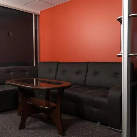 ホテル Kuelalistemaja